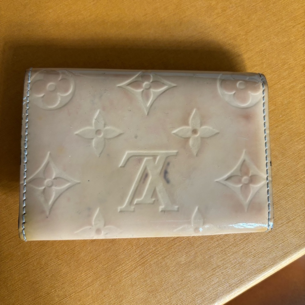 Louis Vuitton pink patent Monogram key holder - Picture 4 of 9